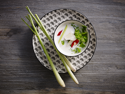 55. Tom ka kokossuppe med svampe forårsløg & kylling –jasminris