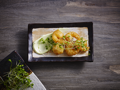 22. Sesamstegte rejer med sesam serveret med wasabi mayo 5 stk.