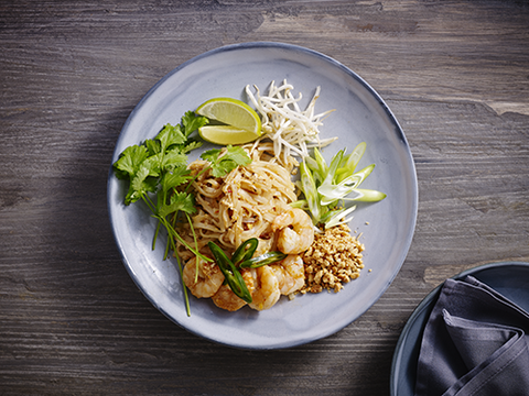 66. Pad Thai, stegte nudler med tamarind og rejer tofu & bønnespire og jordnødder