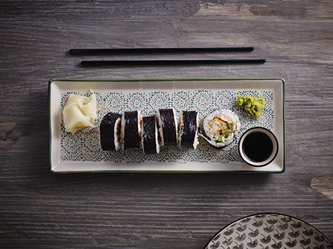 27. Maki rulle med grillet laks sprød reje & avacado soya & syltet ingefær