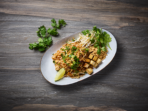 301. Stegte nudler med tofu forårsløg tamarind & jordnødder - VEGETAR