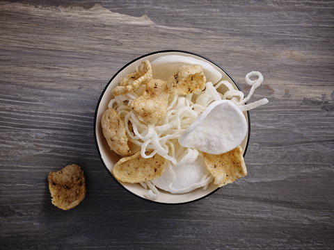 11. Blandede reje og rischips med tomatchilli dip